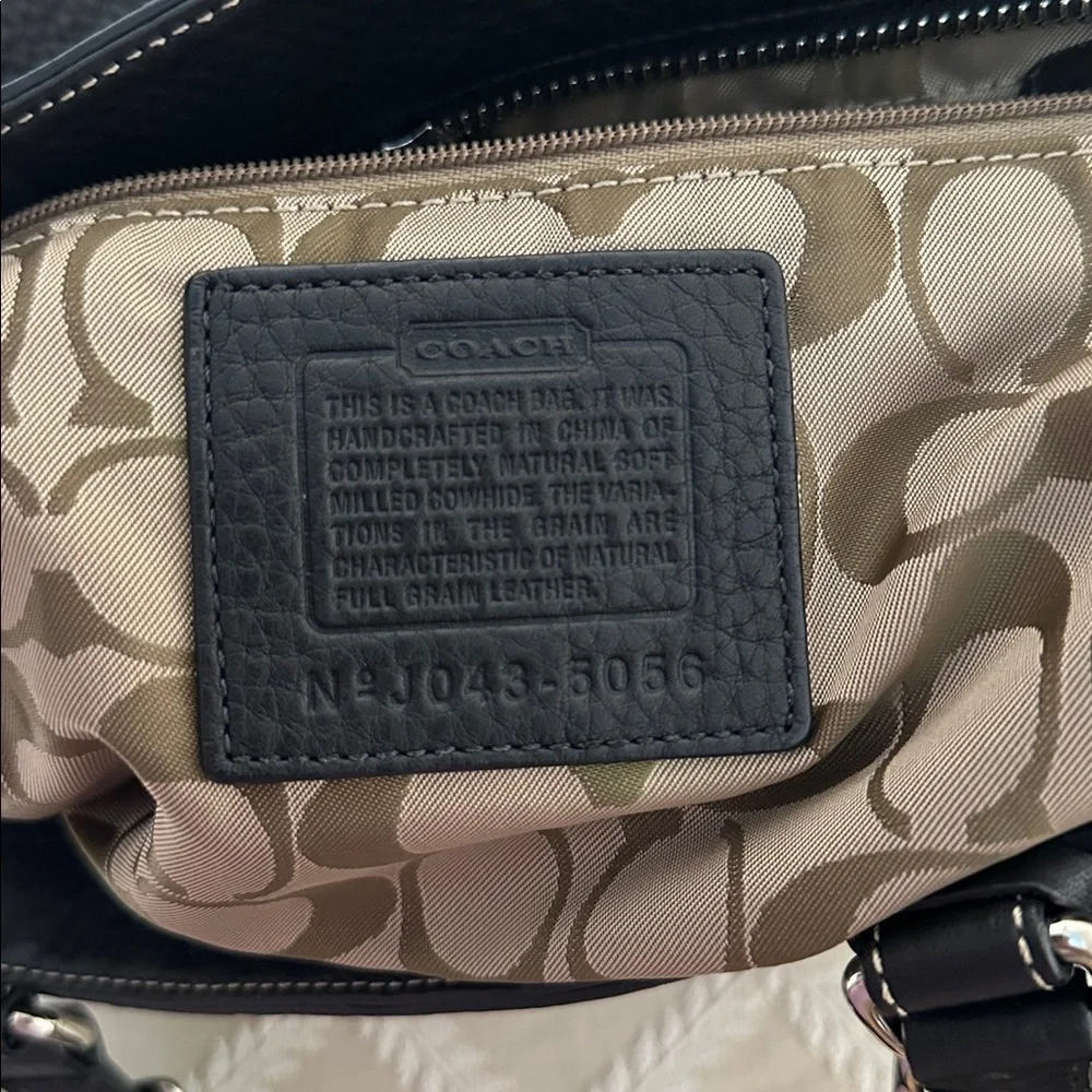 Elegant COACH Black Leather Tote Bag - Picture 11 of 12